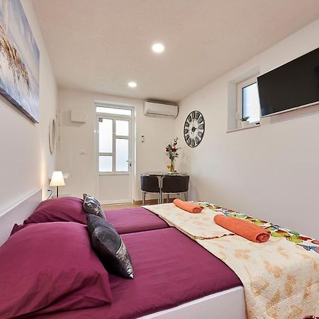 Studio Apartment Bascan Trogir Exterior photo