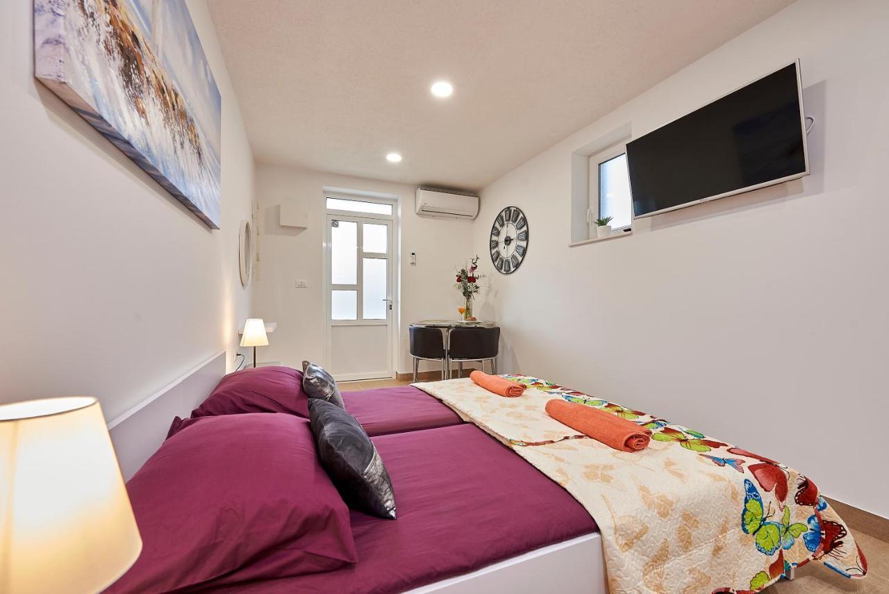 Studio Apartment Bascan Trogir Exterior photo