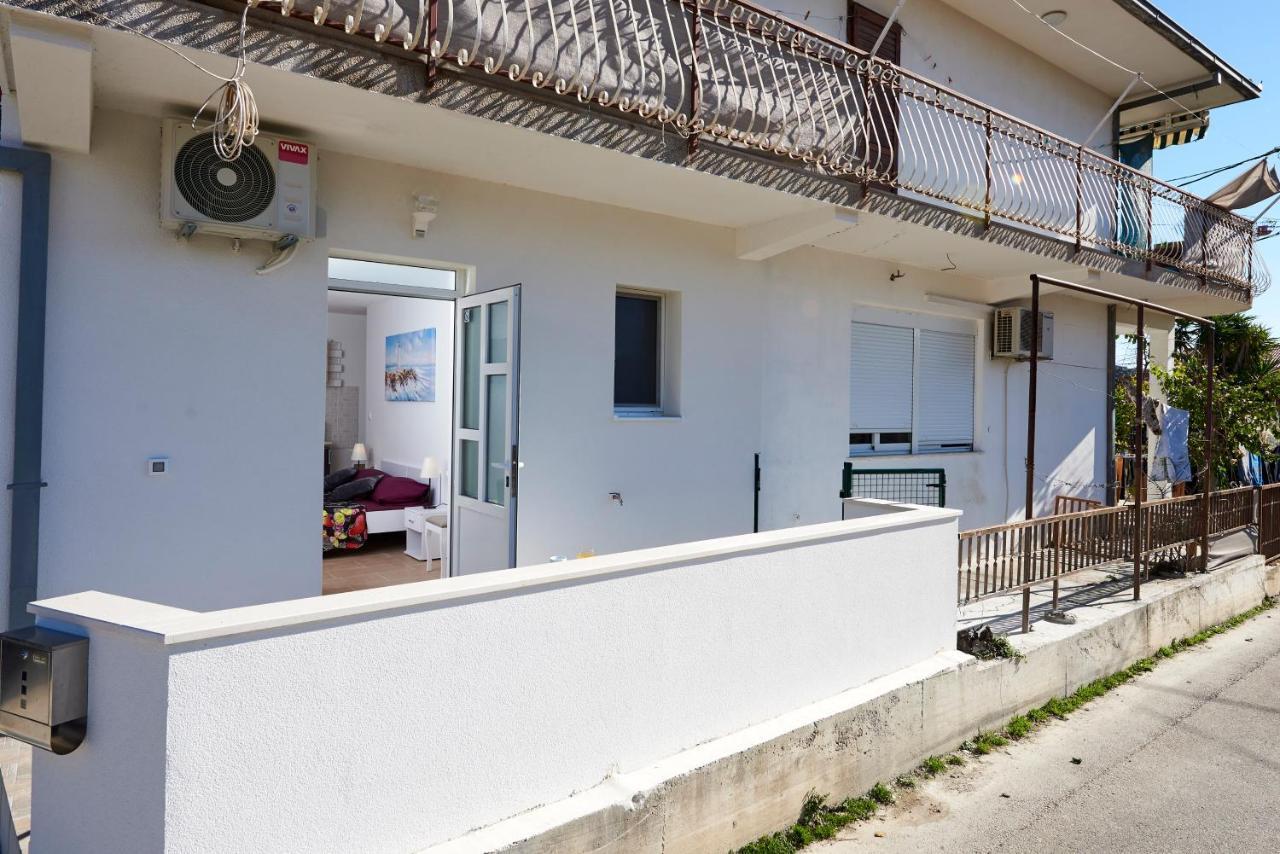 Studio Apartment Bascan Trogir Exterior photo